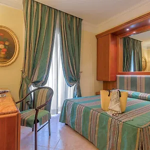 Raeli Luce Hotell